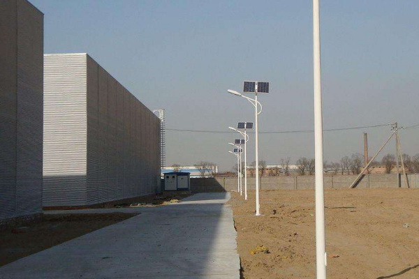 4米太阳能路灯价格及图片/整套报价表？