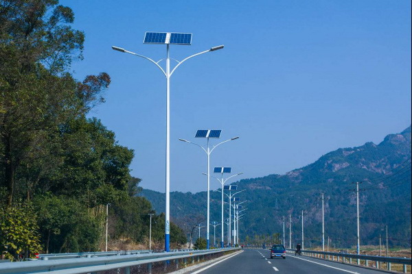 10米太阳能路灯价格一般多少钱一盏/整套报价