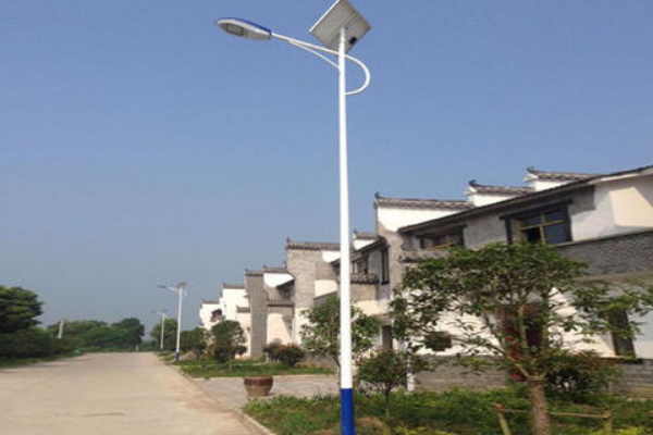 太阳能路灯价格表/一般多少钱